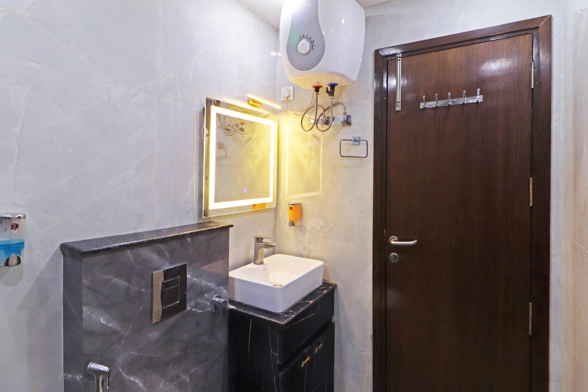 Hotel Samrat Residency 10 Mints Walking Distance Nizamuddin Railway Station New Delhi Extérieur photo