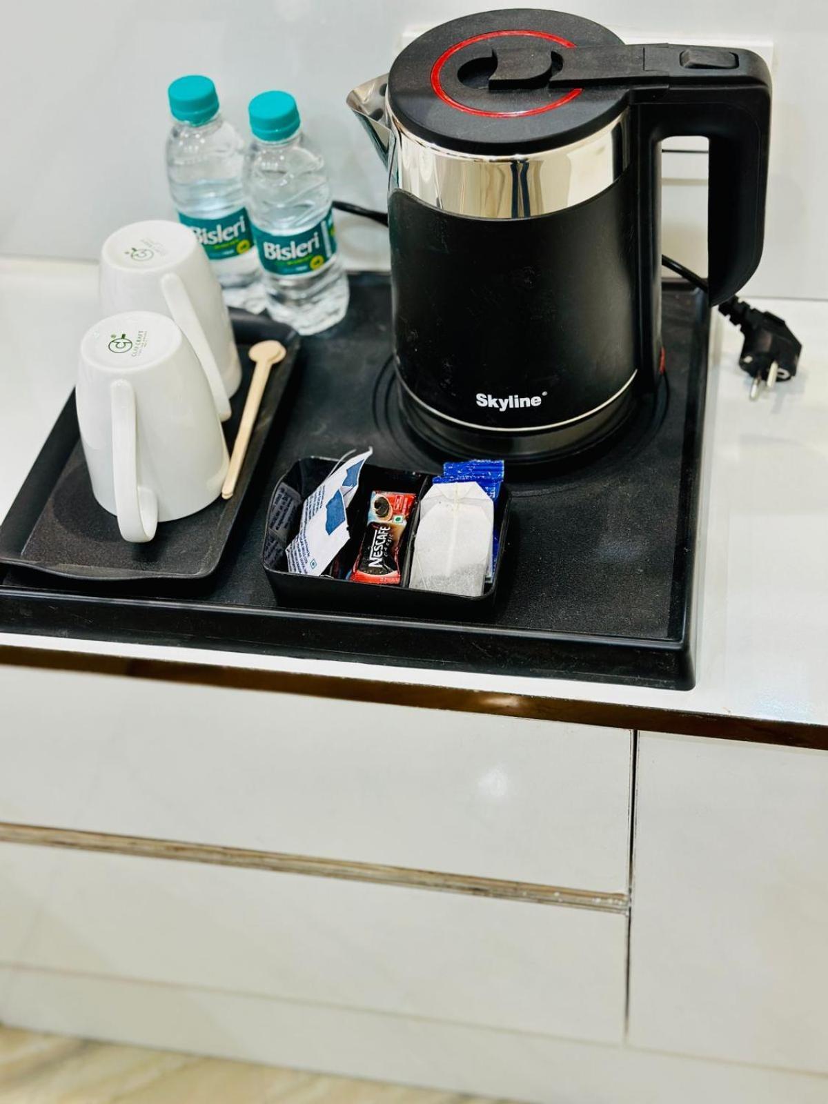 Hotel Samrat Residency 10 Mints Walking Distance Nizamuddin Railway Station New Delhi Extérieur photo